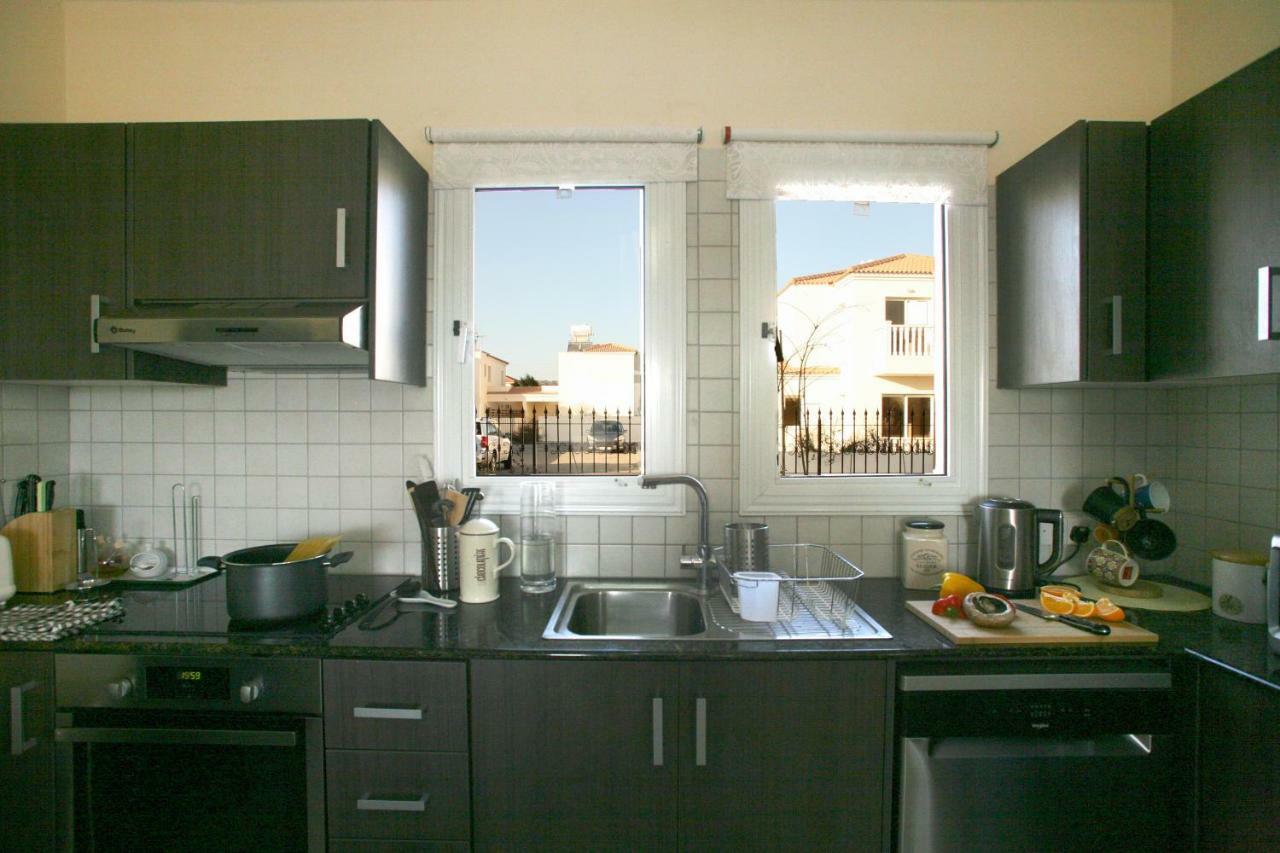 Villa Carmel Айя Напа Екстериор снимка