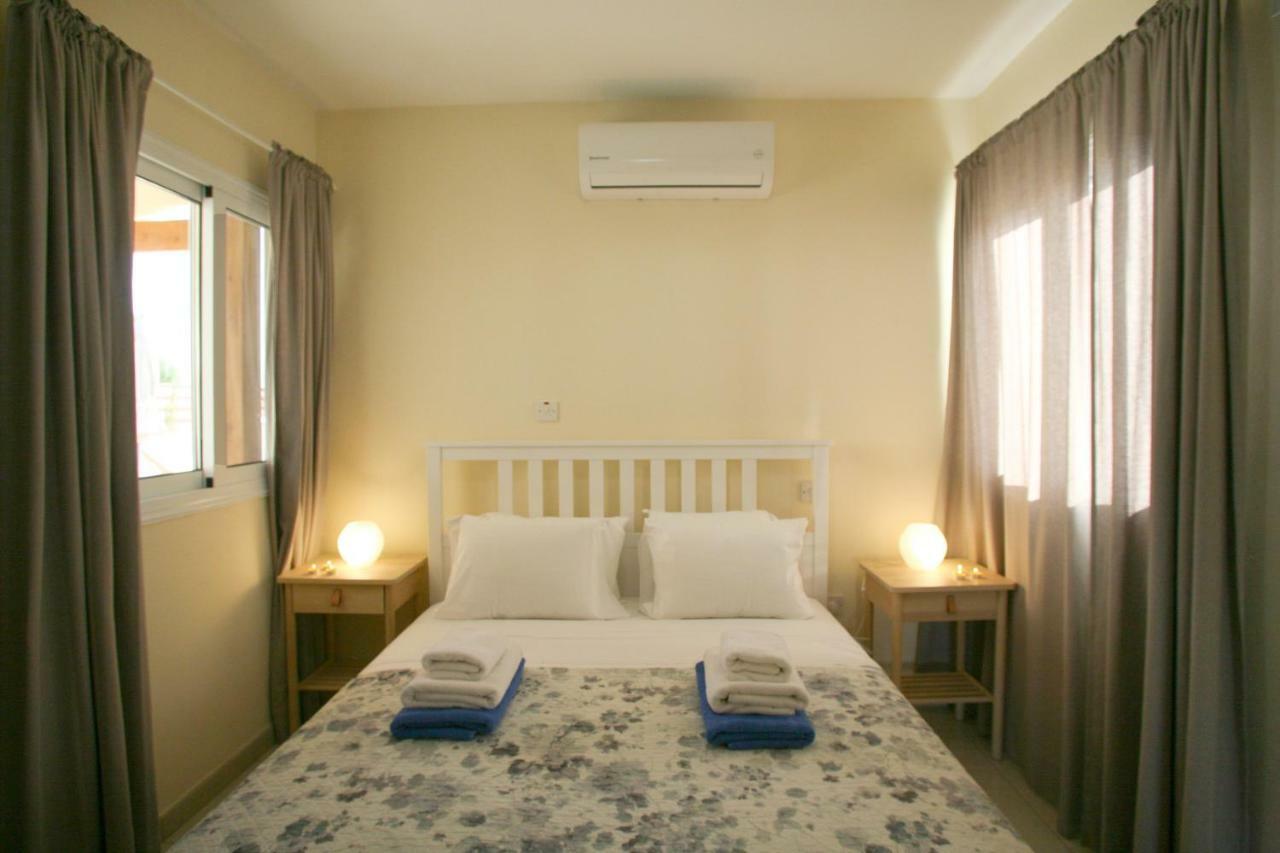 Villa Carmel Айя Напа Екстериор снимка