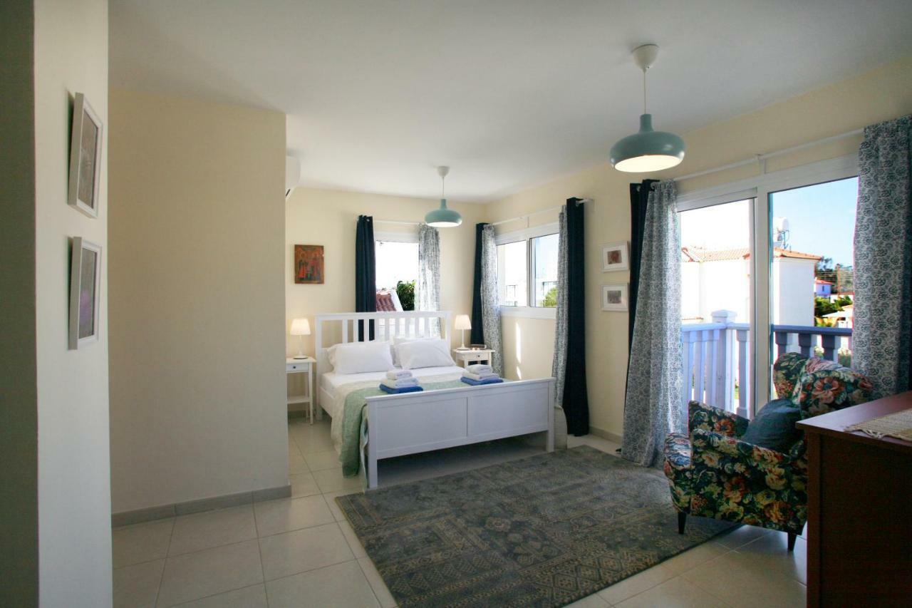 Villa Carmel Айя Напа Екстериор снимка